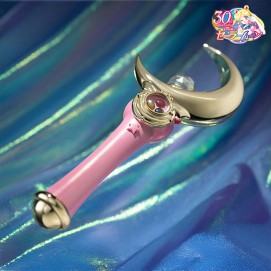 MOON STICK BRILLANT COLOR EDITION REPLICA 26 CM PRETTY GUARDIAN SAILOR MOON PROPPRECIO NETO / FECHA LIMITE: 29/01/2024
