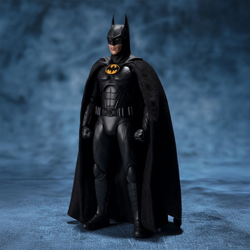 BATMAN (THE FLASH) FIG. 15 CM THE FLASH DC UNIVERSE SH FIGUARTS