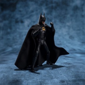 BATMAN (THE FLASH) FIG. 15 CM THE FLASH DC UNIVERSE SH FIGUARTS