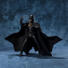 BATMAN (THE FLASH) FIG. 15 CM THE FLASH DC UNIVERSE SH FIGUARTS                 PRECIO NETO / FECHA LIMITE: 26/07/2023