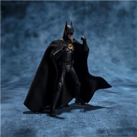 BATMAN (THE FLASH) FIG. 15 CM THE FLASH DC UNIVERSE SH FIGUARTS